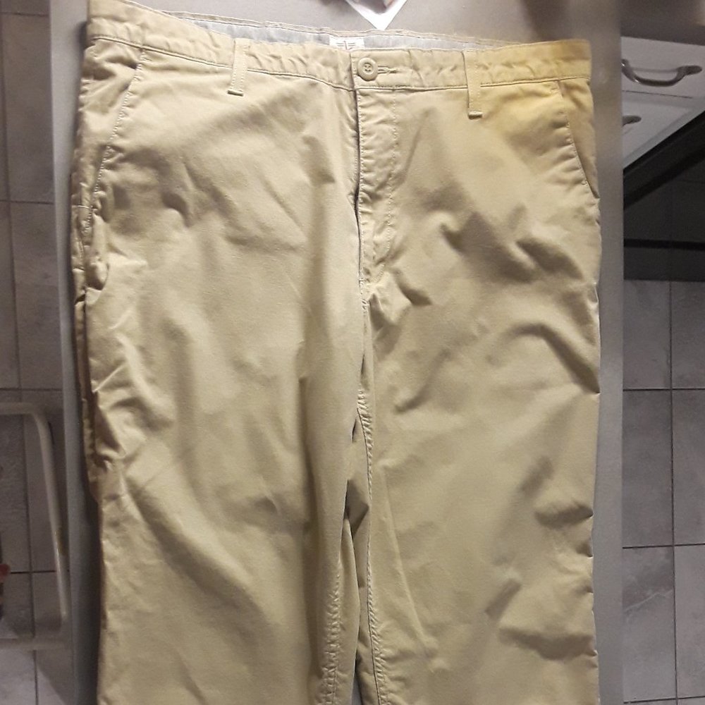 Dockers Khakis 38 x 30